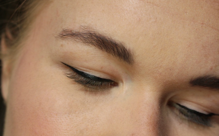 BeautyBigBang review: Cover All Loose Powder, Liquid Eyeliner en Eyebrow Pencil